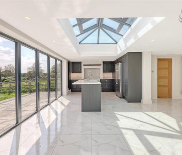 4 bedroom semi-detached house to rent - Photo 6