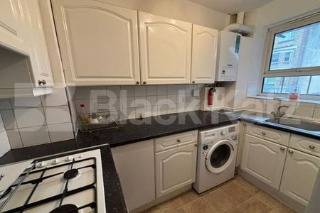 Bright & airy, freshly repainted throughout Mid-Century apartment. - Photo 5