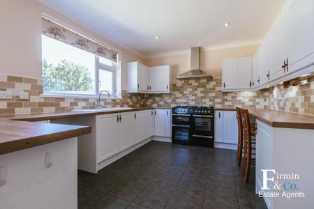 3 bedroom detached bungalow to rent - Photo 5