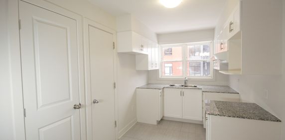 Demi Sous-Sol Complètement Rénové, Propr - Photo 2