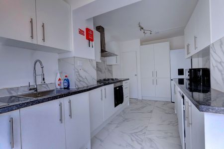 1 bedroom semi detached house to rent - Photo 4