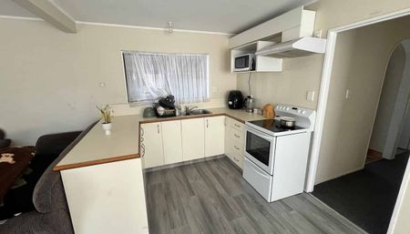 Charming 3BR Home in Whakatane - Photo 4