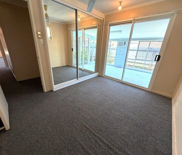 3 Bedroom home, short walk to Golf Club. Close to all amenities. - Photo 5