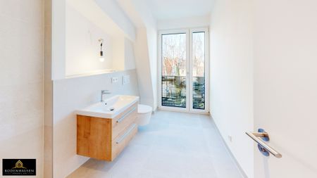 Helle 3-Zimmer-Dachgeschosswohnung mit exklusiver Ausstattung, zwei Bädern und Dachterrasse! - Photo 2