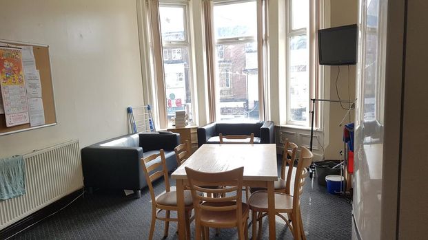 5 bedroom flat to rent - Photo 1