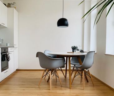 Wunderschöne 2-Zimmer-Wohnung mit Balkon und EBK im Herzen von Biel... - Photo 2