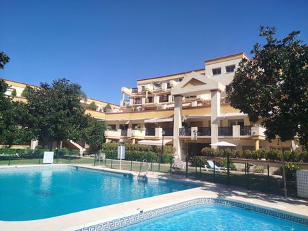 Middle Floor Apartment in Elviria - Photo 5
