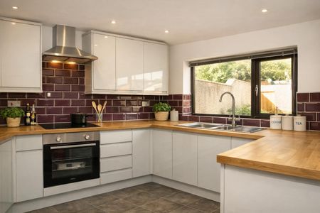 18 Friars Road - Photo 3