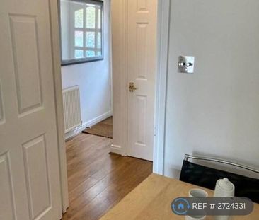 Studio to rent - Photo 6