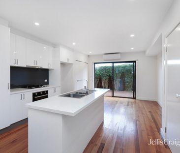 7/14 Collins Avenue, Altona North VIC 3025 - Townhouse For Rent | D... - Photo 5