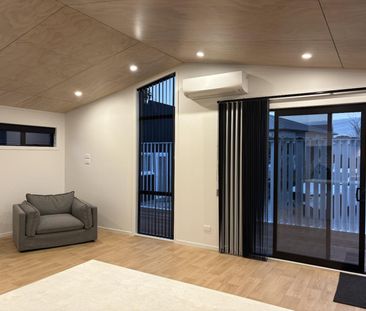 Brand new Living - Photo 5