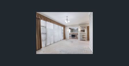 Spacious Five-Bedroom Home with Pool in Prime Location - Photo 2