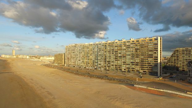 Gemeubelde studio met zicht op zee - Photo 1