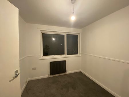 2 Bed Maisonette, Cheriton Court, SE25 - Photo 2