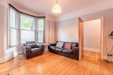 5 Bed Terraced House, Warwick Road, E15 - Photo 2