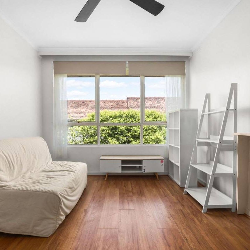 CAR SPACE | PUBLIC TRANSPORT | MODERN UNIT - Photo 1