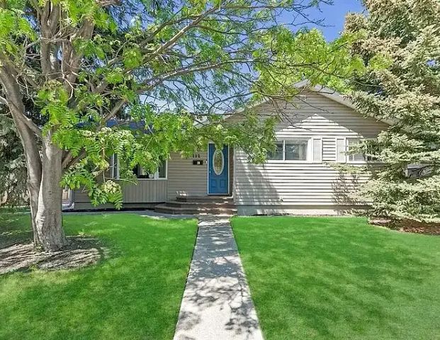 Renovated 4 Bedroom, 3 Bath Home with Double Garage in Brentwood | 112 Baker Crescent Northwest, Calgary - Photo 1