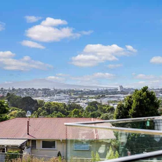 2-Bed Apartment with Rangitoto Views - Photo 1