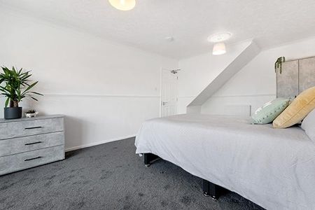 5 bedroom semi-detached house to rent - Photo 3