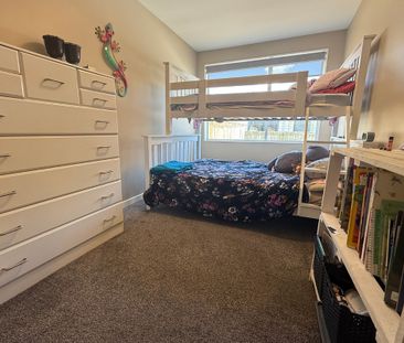 Modern, Private & Spacious – 3 Bedroom Home on Quiet Back Section - Photo 3