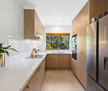 Stylish Fully-Furnished Apartment in Prime Southport Location! - Photo 4