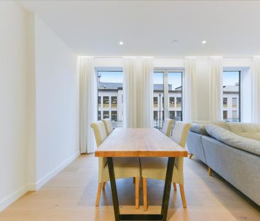 3 bedroom flat to rent - Photo 4