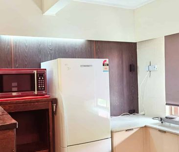 Spacious studio in a great location! - Photo 2