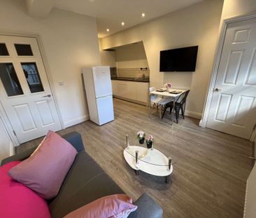 Flat 9, 11 St James Row, S1 2EU - Photo 1