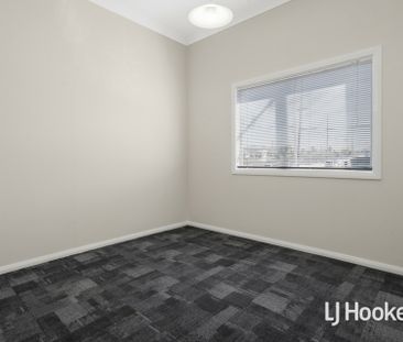 Stunning Home - Freshly Painted! - Photo 2