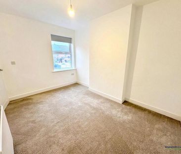 2 bedroom end of terrace house to rent - Photo 2