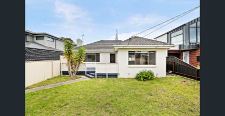 Perfect Location! - Photo 5