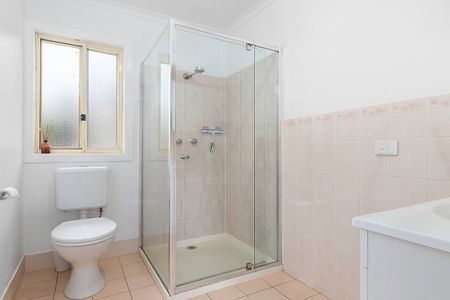 TWO BEDROOM TOWNHOUSE CLOSE TO TOWN - Photo 5