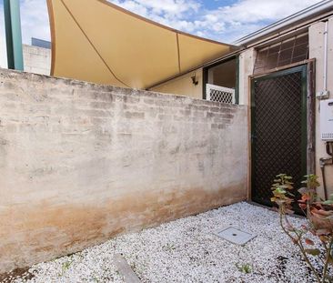 One Bedroom Row Cottage - Photo 4