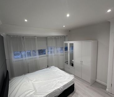 Room in a Shared House, Elmore Road, LU2 - Photo 4