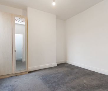 4 Bed Terraced House, Cross Road, CV6 - Photo 2