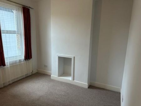 3 bedroom flat to rent - Photo 4