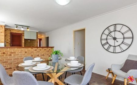 THREE BEDROOM ONE BATHROOM VILLA IN EAST VIC PARK! - Photo 2