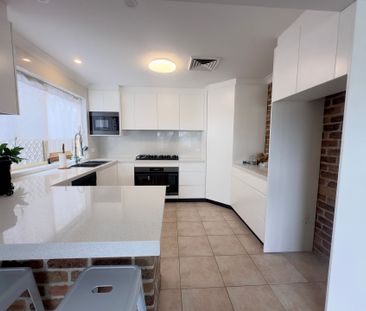 Three Bedroom Residence - Photo 3