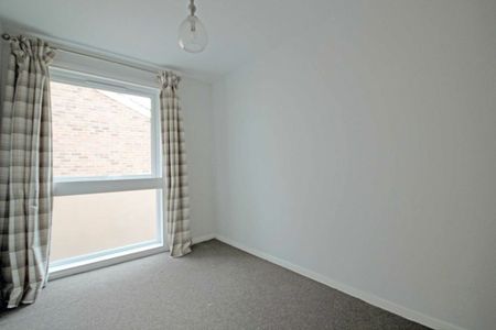 Oakley Close, TW7, London - Photo 3