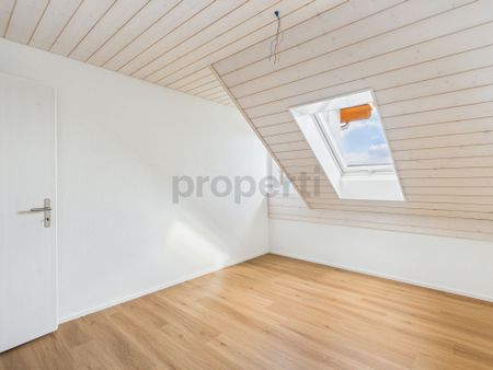 Grosszügige 3.5-Zimmer-Dachwohnung in Günsberg moderner Wohnkomfort in ruhiger Lage - Photo 3