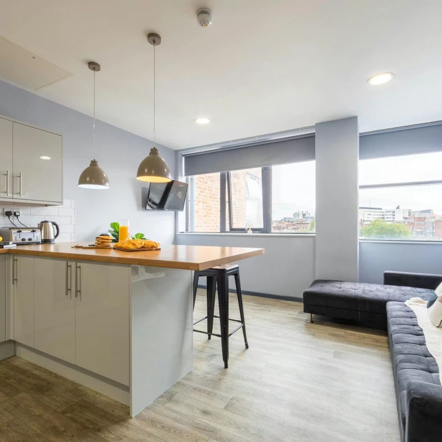 Bronze Studio - Photo 1