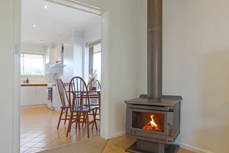 8/6 Edward Street, Essendon VIC 3040 - Photo 5