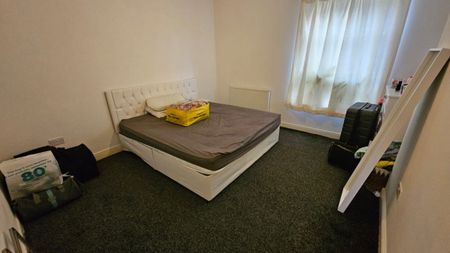 1 bed Apartment - To Let - Photo 2