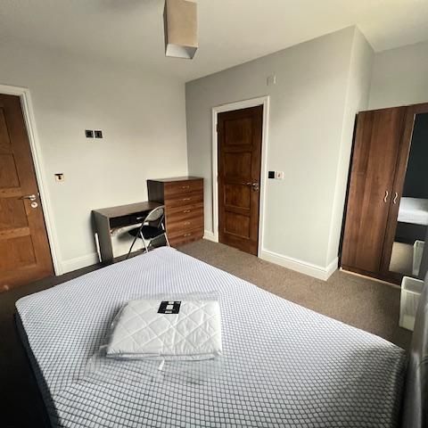 1 bedroom in a house share to rent - Photo 1