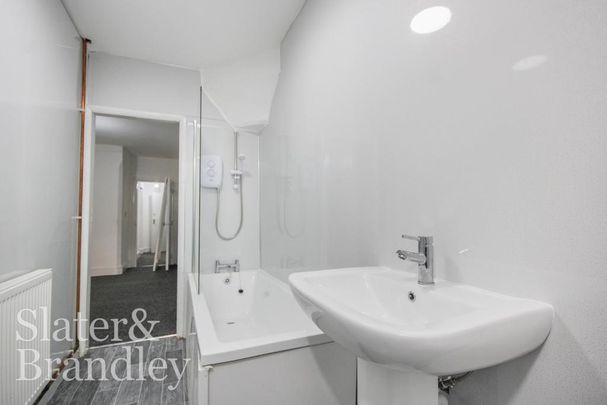 2 bedroom ground floor flat to rent - Photo 1