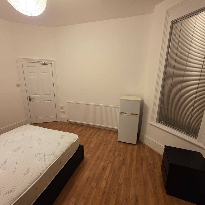 Room in a Shared House, Bathurst Gardens, NW10 - Photo 1