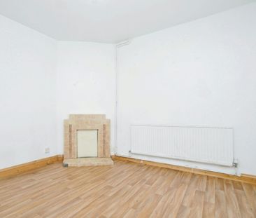 Semi-detached house to rent on - Photo 2