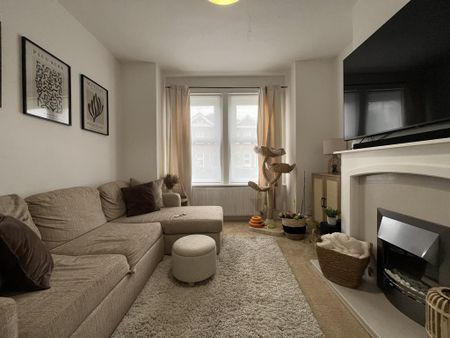 3 bedroom semi-detached house to rent - Photo 4