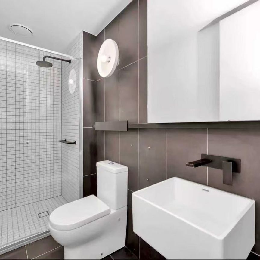 Immaculate fully furnished apartment with amazing view - Photo 1