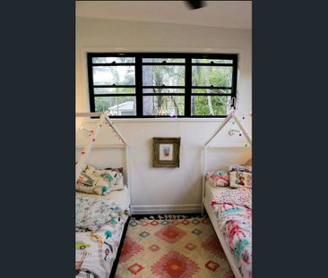 Stylish 3 Bedroom Home in Leafy Cooroibah - Photo 2